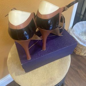 Tri color shoe, lightly worn with platform which makes the comfortable.